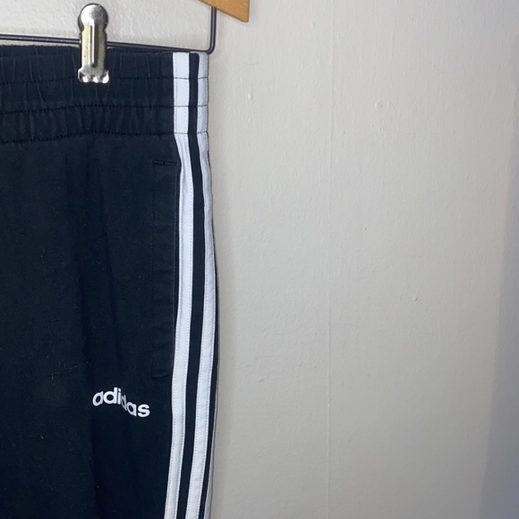 adidas Pants - 🪿Black Adidas leggings with 3 white stripes down the leg!